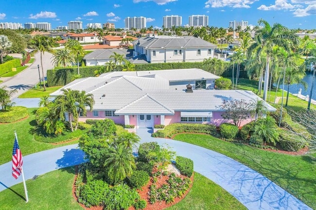 Building Photo - 300 E Coconut Palm Rd