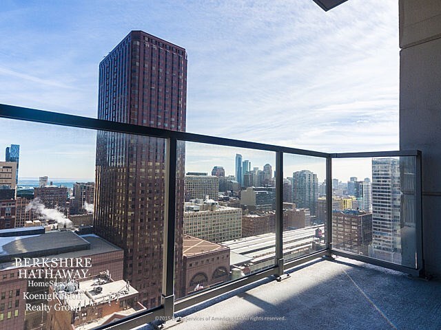Building Photo - 235 W Van Buren St