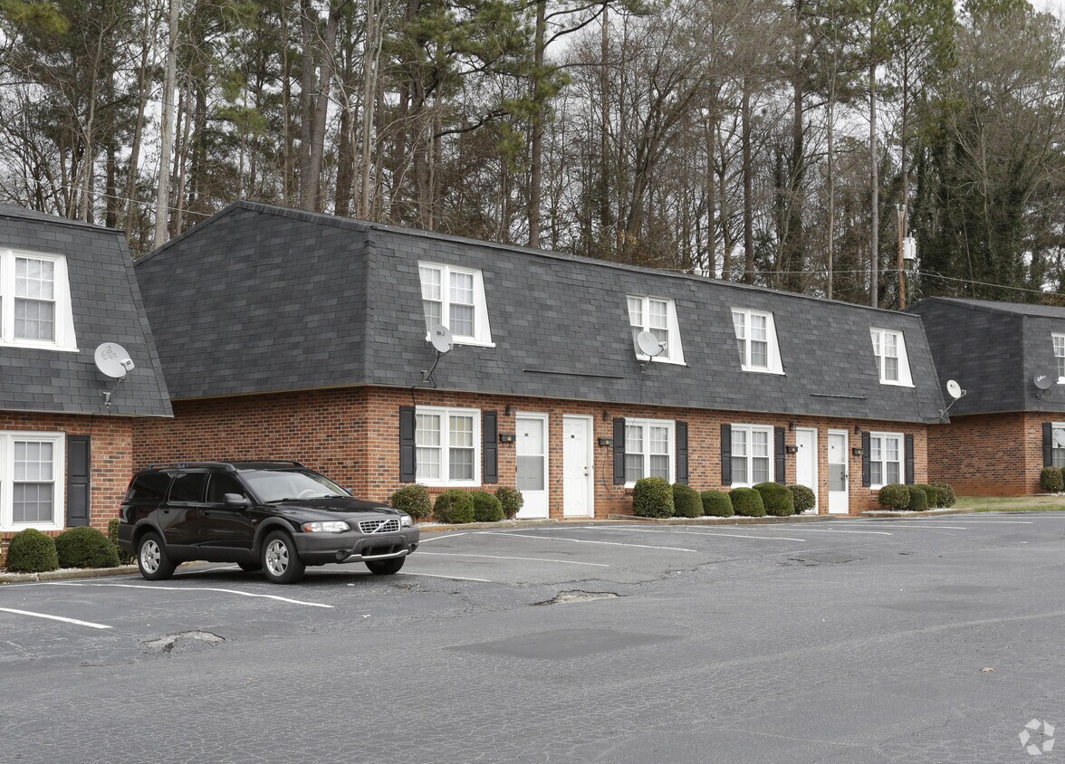 Primary Photo - Calhoun Arms Apartments