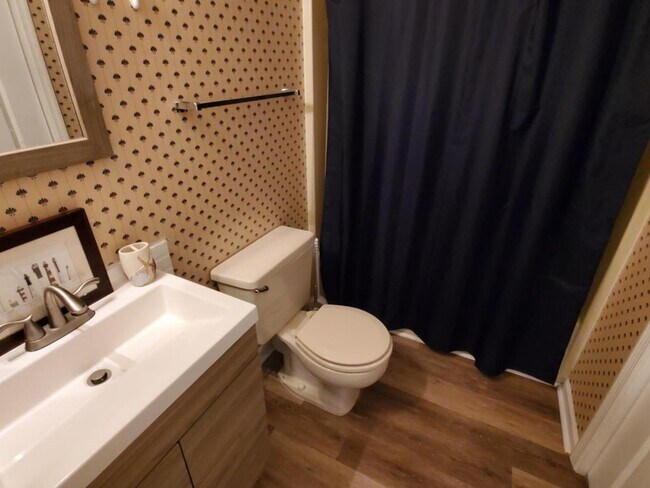 Building Photo - 1881 Colony Dr #9H