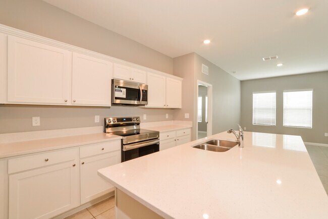 Building Photo - 2832 Granville Dr