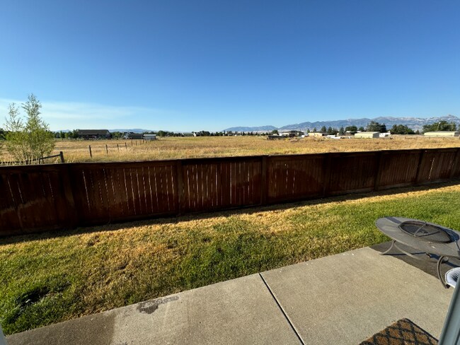 Building Photo - 1013 N River Rock Dr