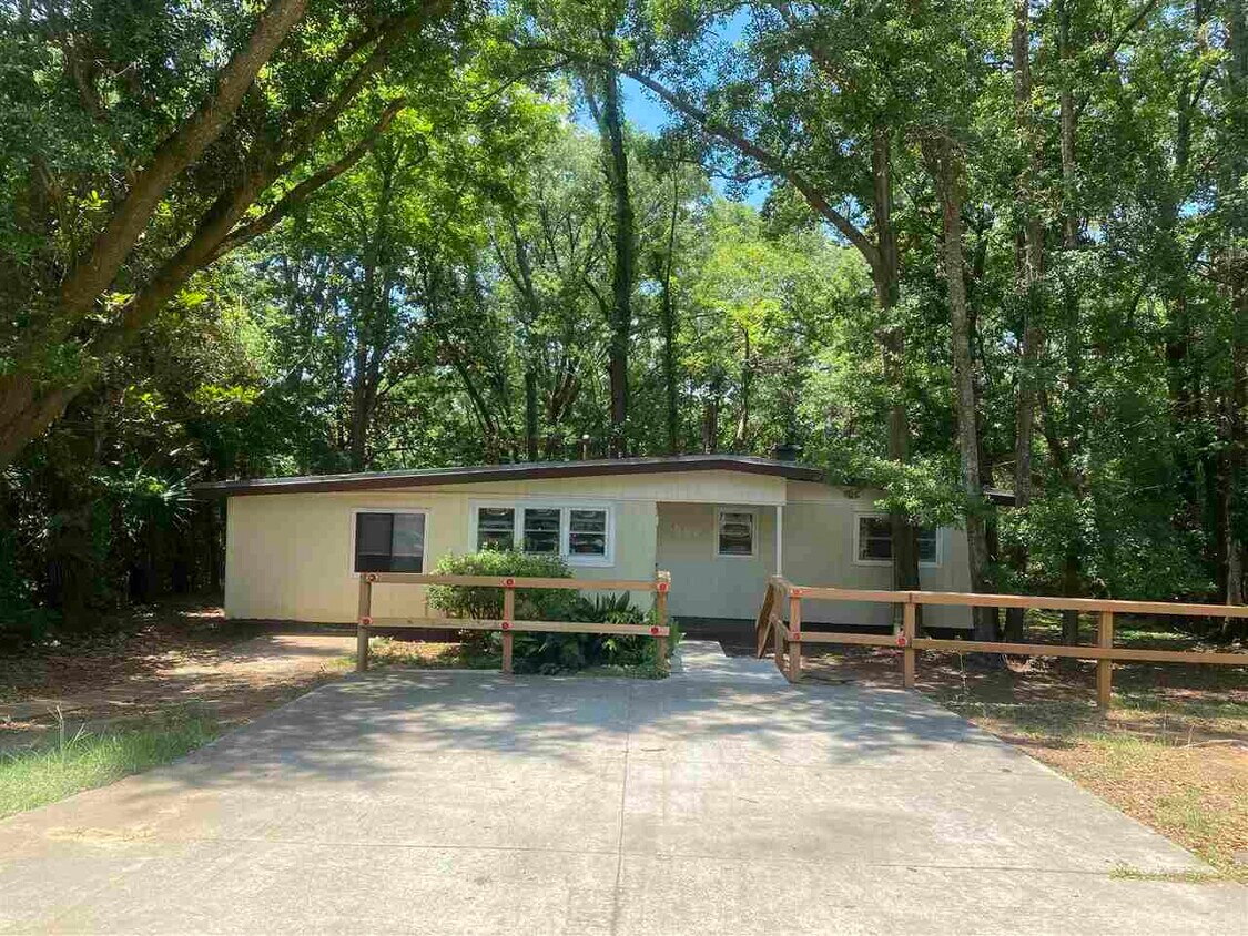 Primary Photo - 602 Kyle St