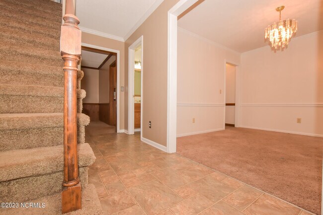 Building Photo - 909 Pine Valley Rd