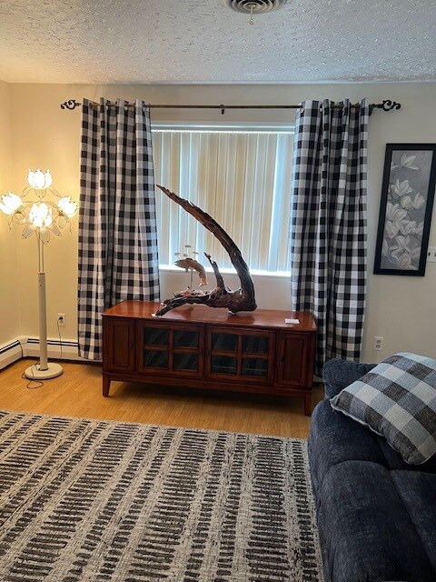 Newley DEOCRADO - 327 Myers Ave