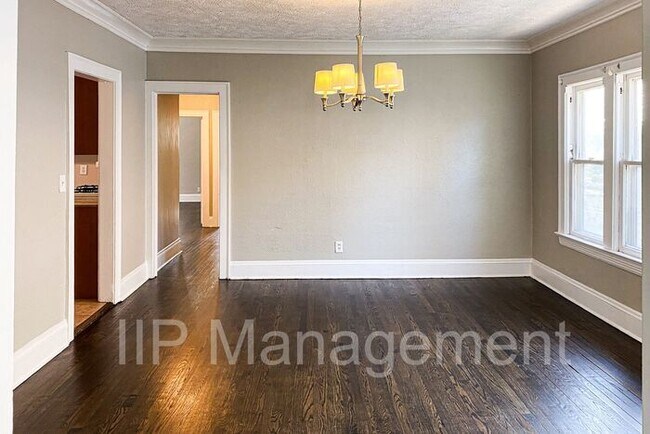 Building Photo - Sprawling 3BR 1BA Up Unit in Cleveland Hei...