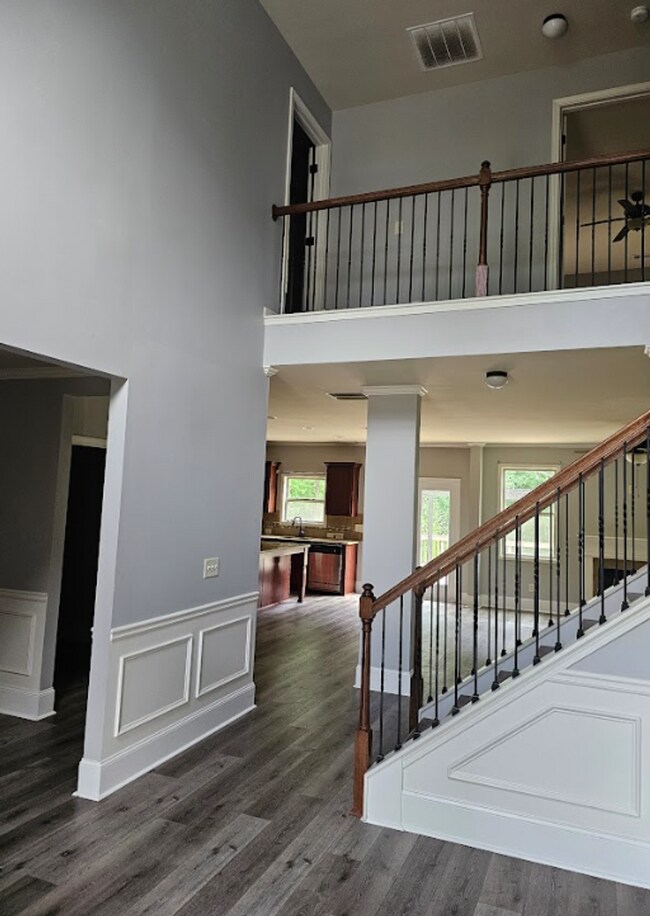 Building Photo - 77 Inverness Ave - Available Now! Spacious...