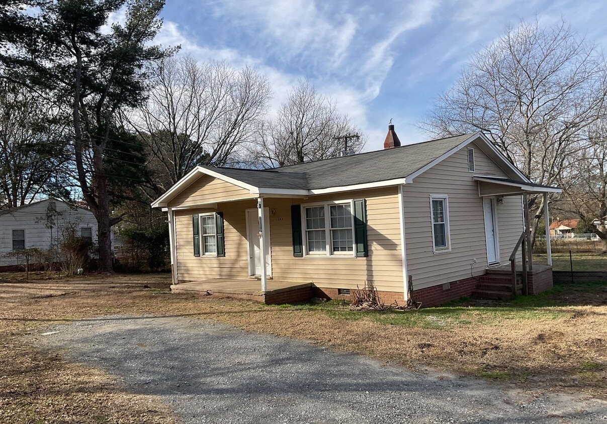 Primary Photo - Available Now !! Two bedroom one bath home...