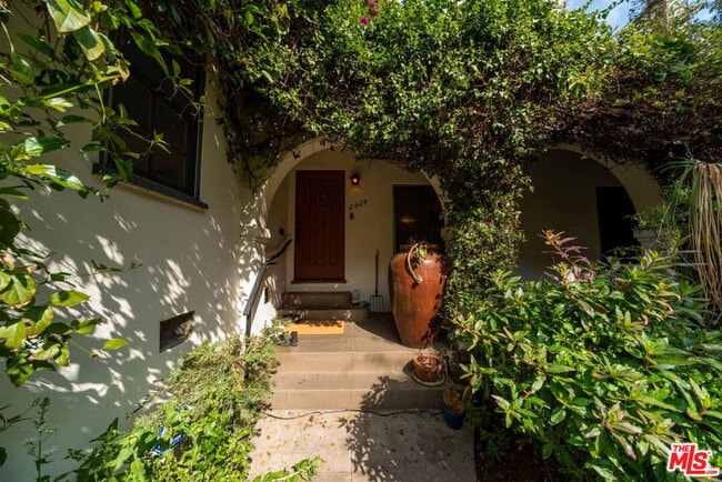 Foto del edificio - 2424 Canyon Dr
