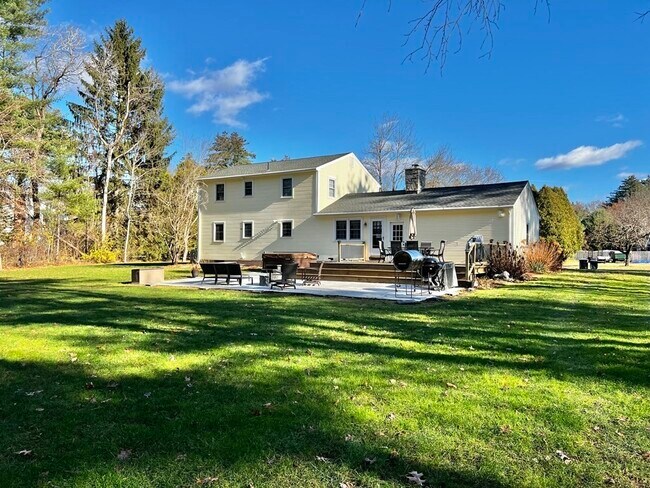 Building Photo - 9 Tinkham Glen