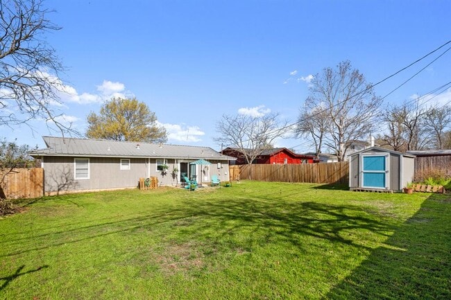 Foto del edificio - 6907 Miranda Dr