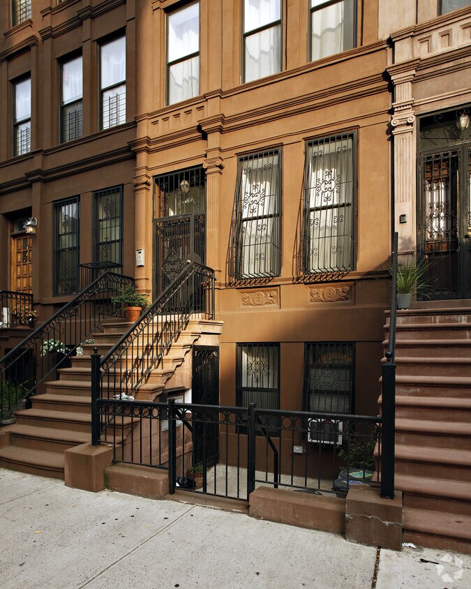 Building Photo - 2052 Madison Ave