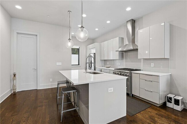 Building Photo - 115 Cityview Ct NE