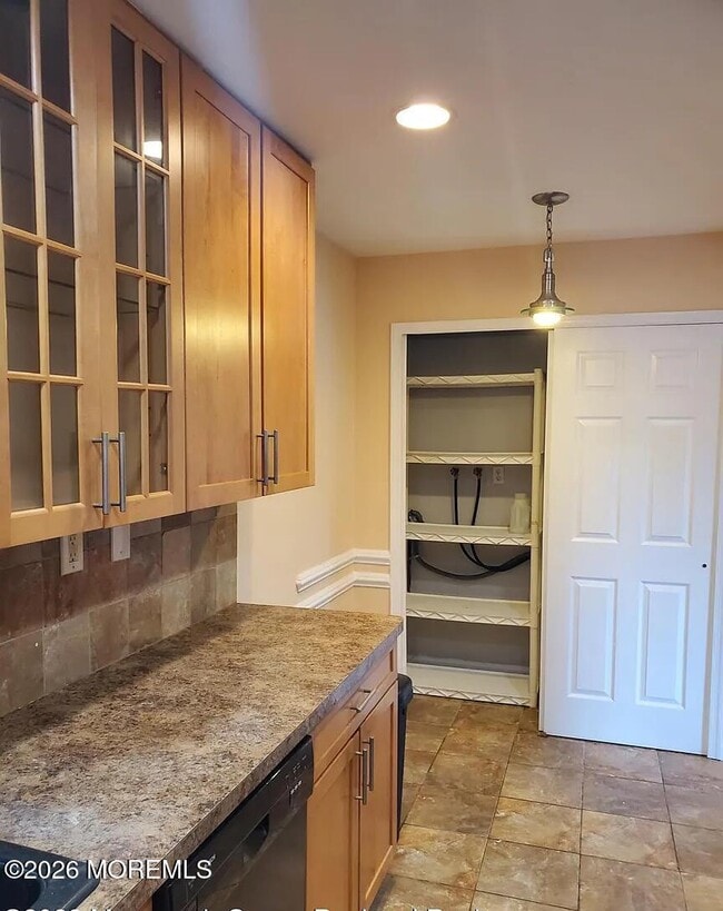 Building Photo - 82 Amberly Dr
