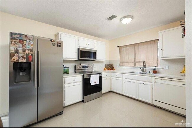 Foto del edificio - 3213 Princeton Ave