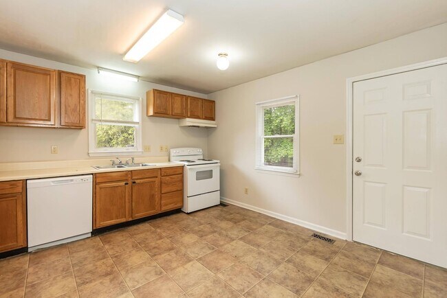 Foto del edificio - Recently Upgraded 2 Bed/1.5 Bath Duplex