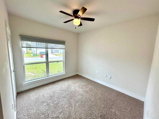 Foto del edificio - 5796 Danbury Blvd