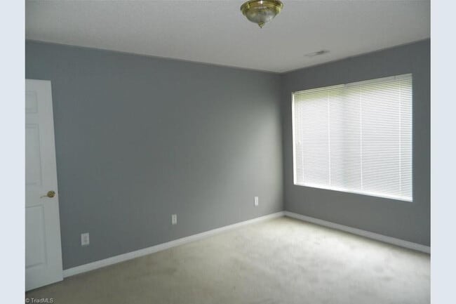 Building Photo - BEAUTIFUL 2 BED/ 2 BATH CONDO Coming Soon!!!