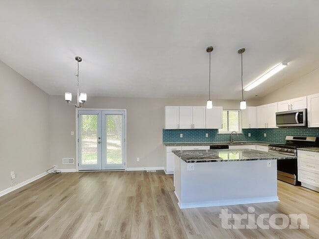 Building Photo - 212 Hemlock Dr