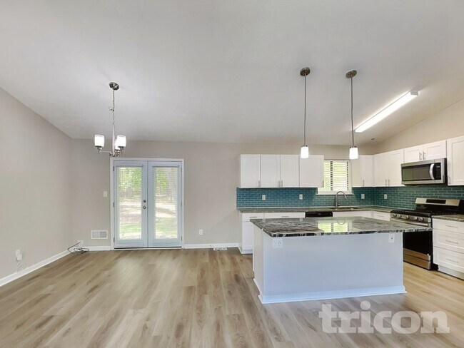 Foto del edificio - 212 Hemlock Dr