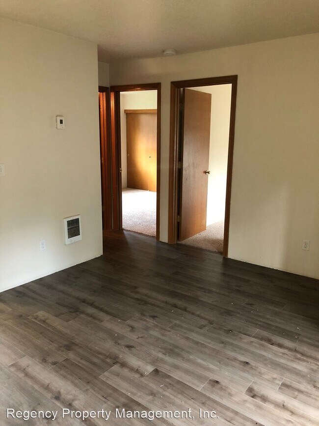 Building Photo - 2 br, 1 bath House - 4950 SW 45th Ave #1