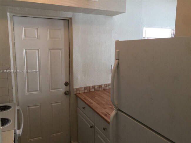 Foto del edificio - 1542 NW 35th St