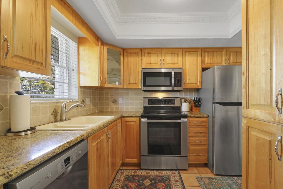 Building Photo - 402 Fern St