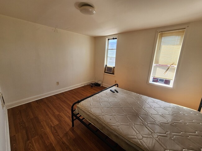 Building Photo - 3323 Mutter St