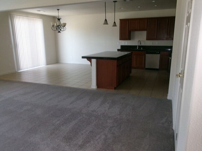 Building Photo - 1508b