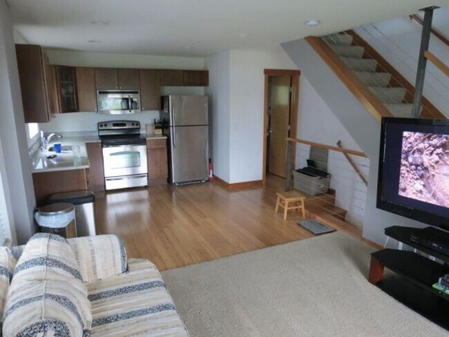 Foto del edificio - Beautiful 2 Bed Townhome Conveniently Located In Seattle!