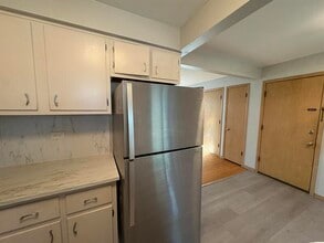 Building Photo - 6788 N Sauganash Ave