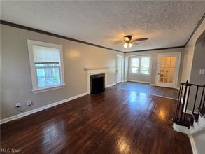 Building Photo - 1405 Villa Dr