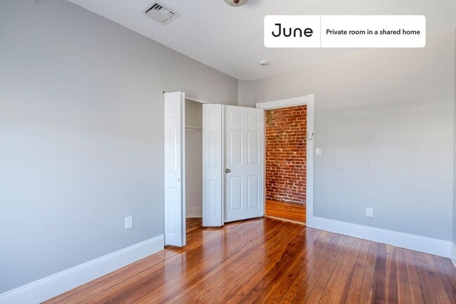 Building Photo - Room in Shared 4 bed/1.5 bath home