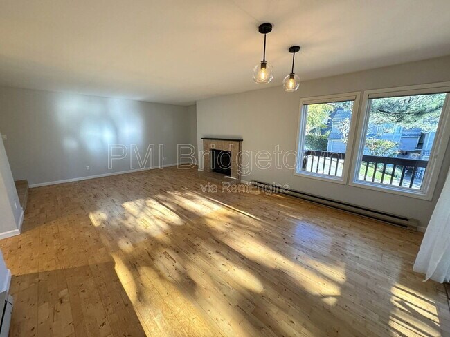 Foto del edificio - 307 Cervantes Cir