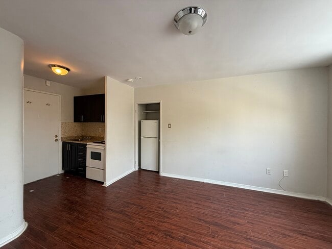 Building Photo - 140 Springhurst Ave