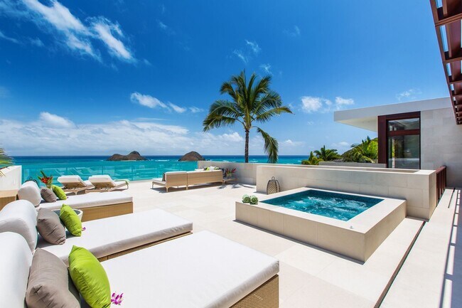 Foto del edificio - Lavish Oceanview Estate w/ Pool, Spa, AC & Mokulua Isle Views: Lanikai Hillside