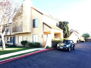 Building Photo - 1206 E Fesler St