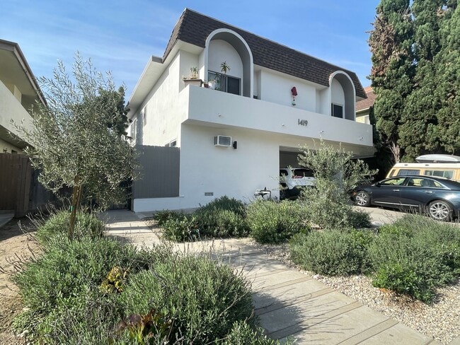 Foto del edificio - 1419 S. Bundy Dr