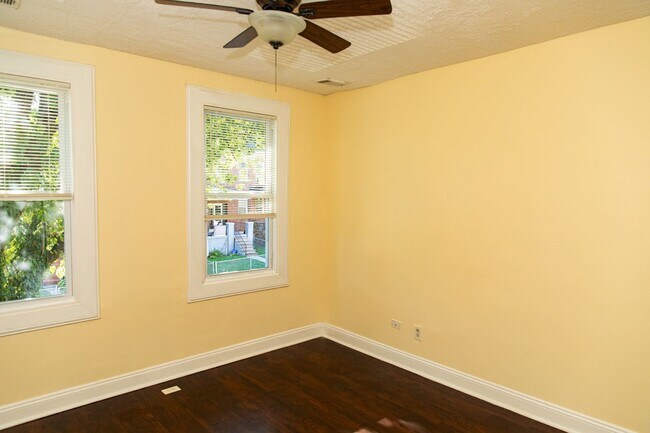Building Photo - Renovated and Spacious 4Bedroom Townhouse in West Baltimore!