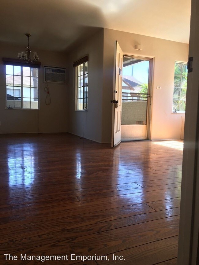 Building Photo - 941 W Glenoaks Blvd