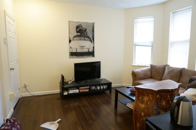 Building Photo - 3 br, 1 bath  - 9 Lorraine Ter 3