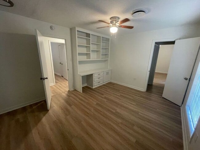 Building Photo - 1202 Ferncrest Dr