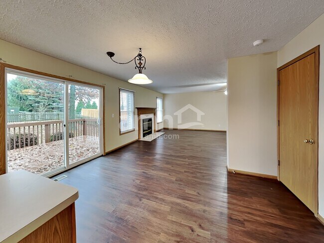 Foto del edificio - 1840 Pine Grove Pl