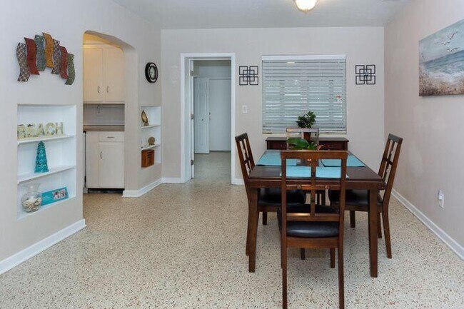 Foto del edificio - 166 E 29th Ct