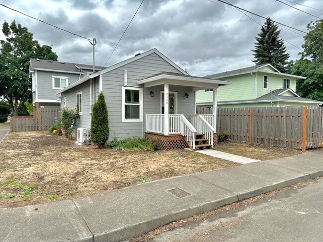 Photo - Brentwood-Darlington Fully Remodeled Bungalow with Huge Fenced Yard, A/C, Water/Sewer Included! House