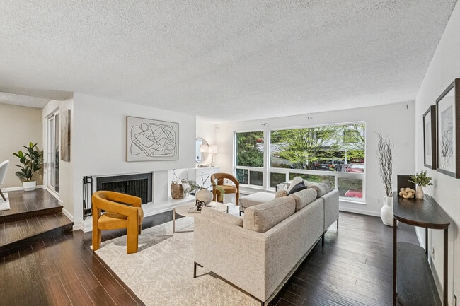 Building Photo - 2500 W Manor Pl
