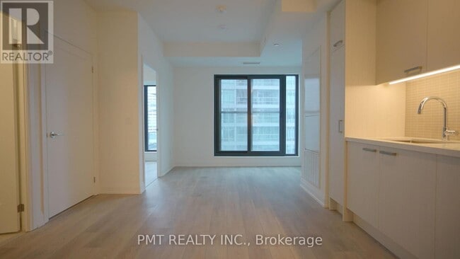 Building Photo - 20 Soudan Ave