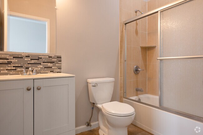 Primer cuarto de baño - Palisade Plaza