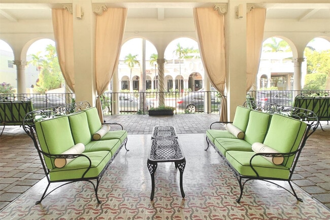 Foto del edificio - 235 Sunrise Ave