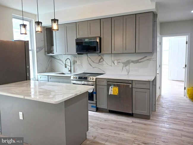 Building Photo - 420 N 32nd St
